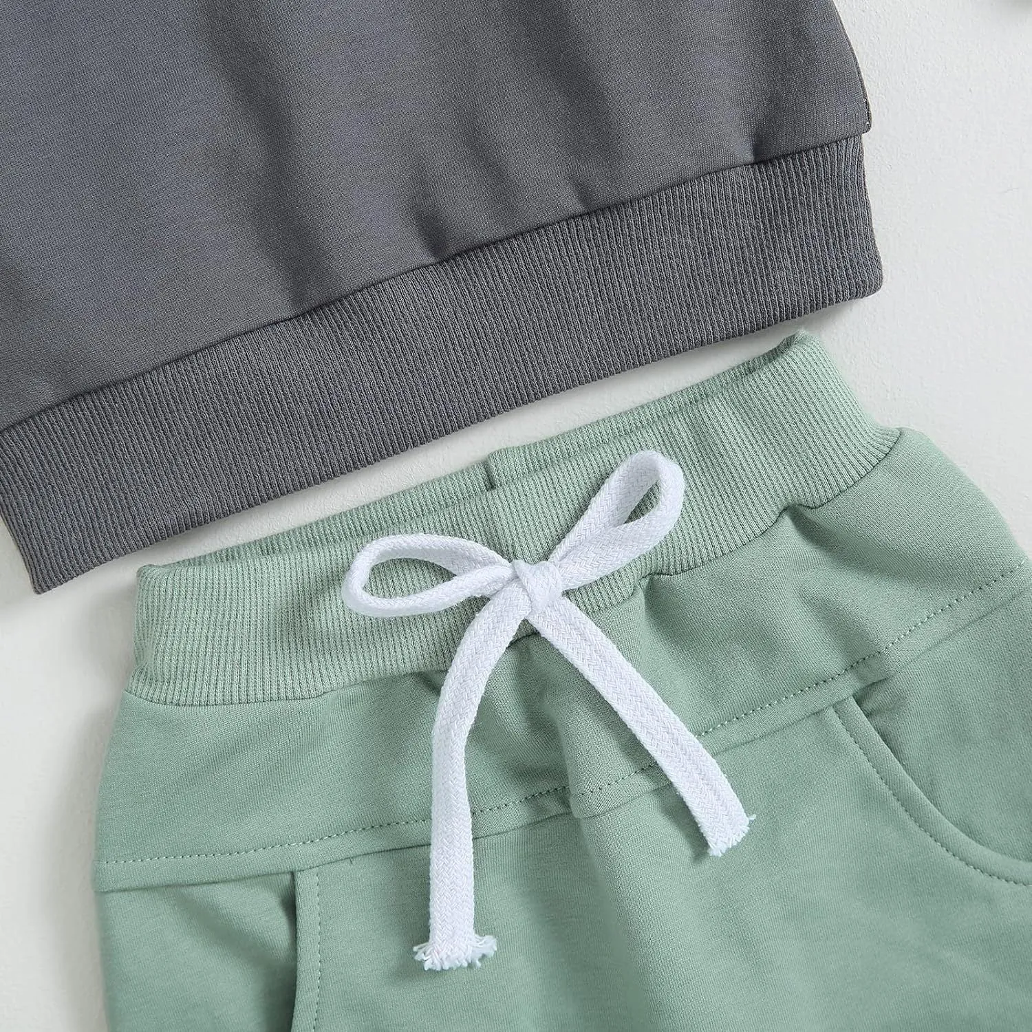 Children's hooded sweater set with patchwork pockets in green and black casual two-piece tracksuit for boys and girls