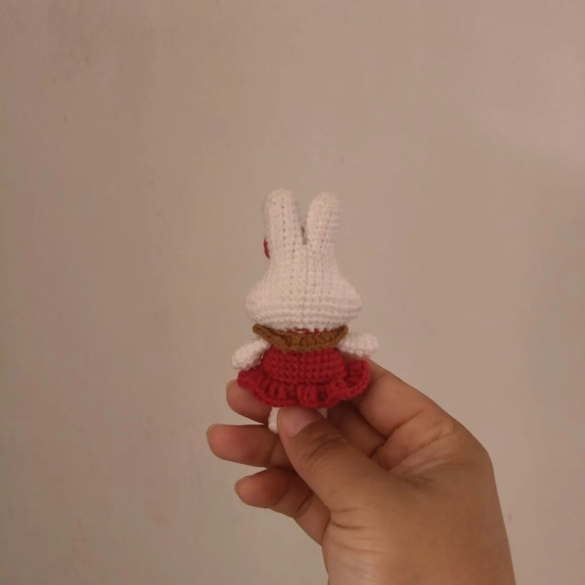 Hand-crocheted wool rabbit key chain pendant decoration accessory