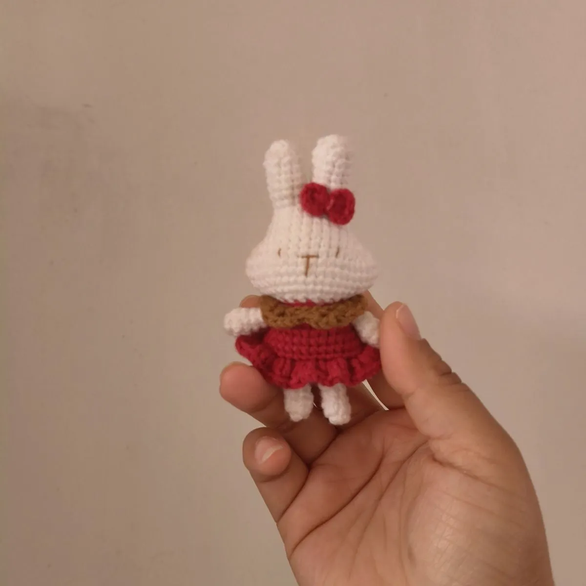 Hand-crocheted wool rabbit key chain pendant decoration accessory