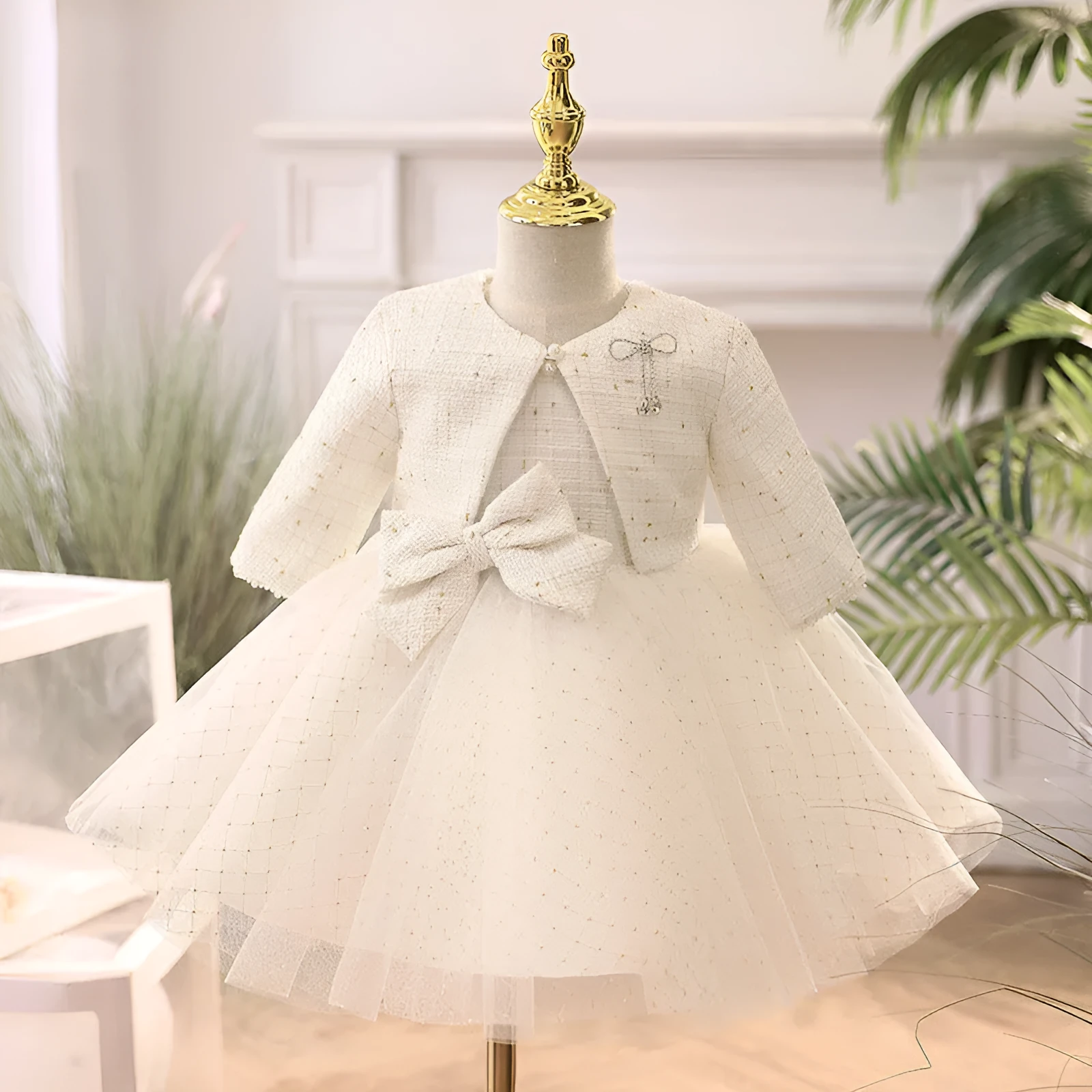 White long-sleeved princess style flower girl wedding dress with polyester lining for heights 80-160cm