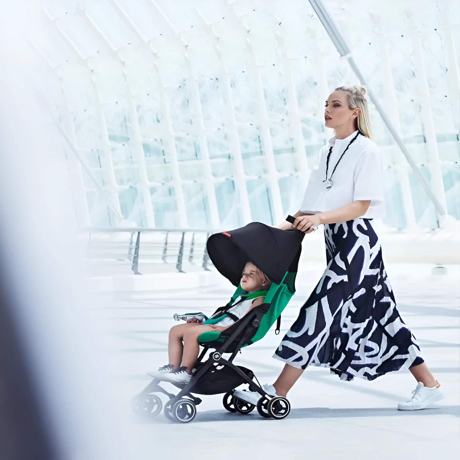Ultra-light portable foldable reclining stroller with aluminium frame in Black, side view