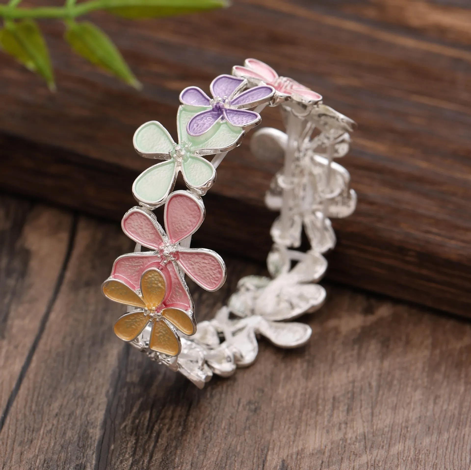 Women's zinc alloy flower elastic bracelet with adjustable band in blue floral design