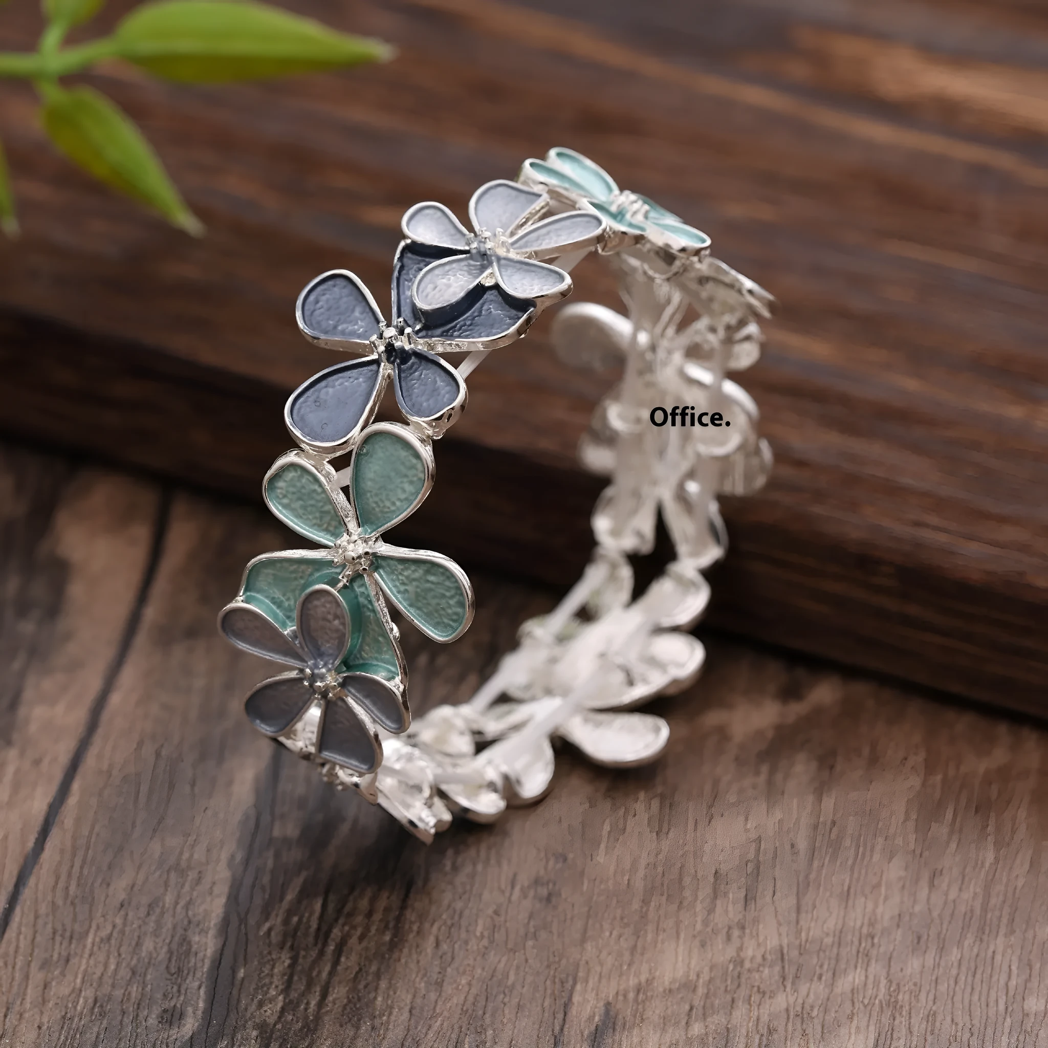 Women's zinc alloy flower elastic bracelet with adjustable band in blue floral design