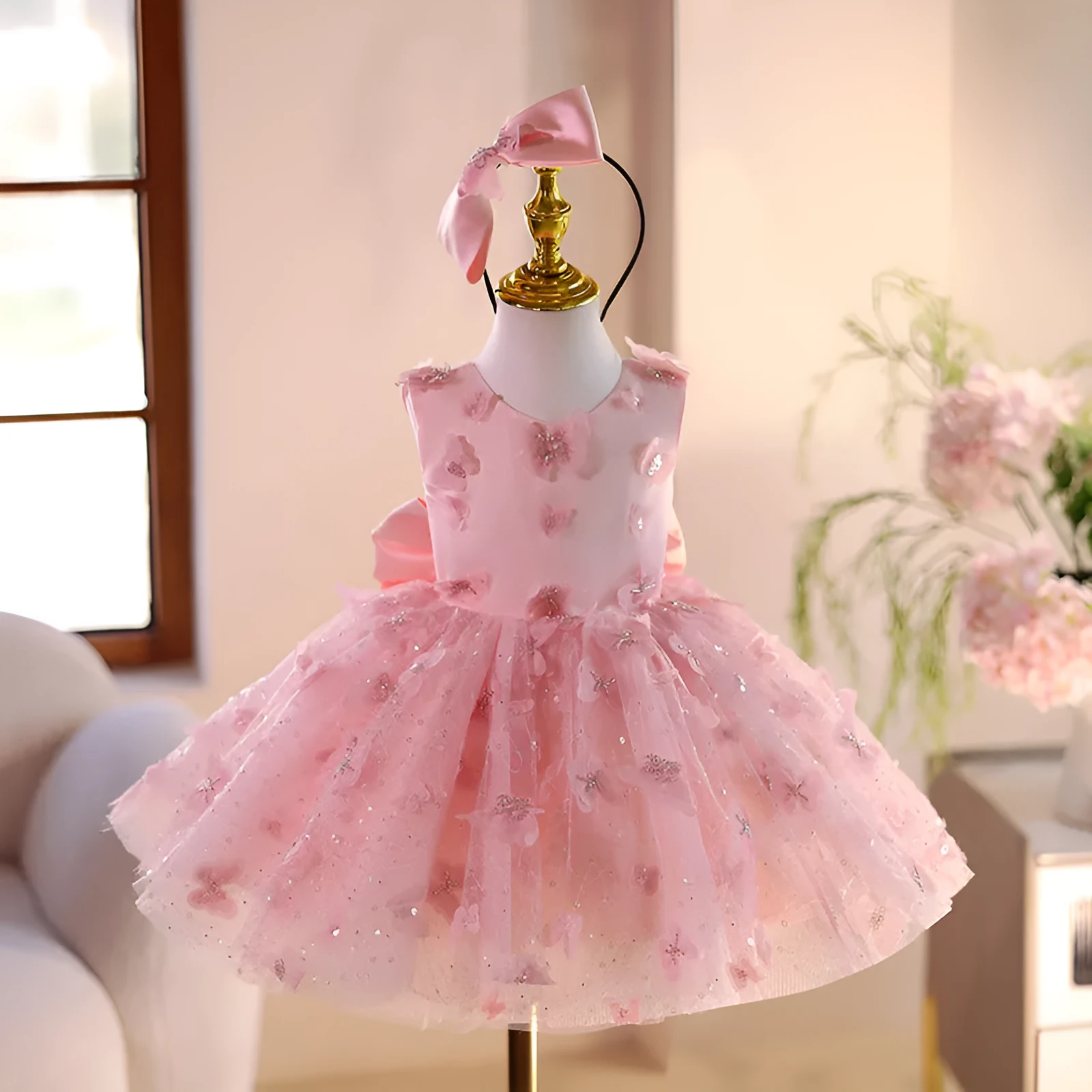 Pink children's little princess dress with polyester fibre fabric, suitable for heights 80-150cm, flower girl style