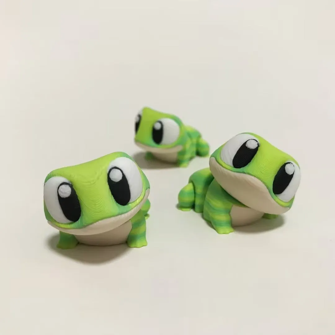Keroppi small animal decoration model in green PLA plastic, compact figurine for desktop display