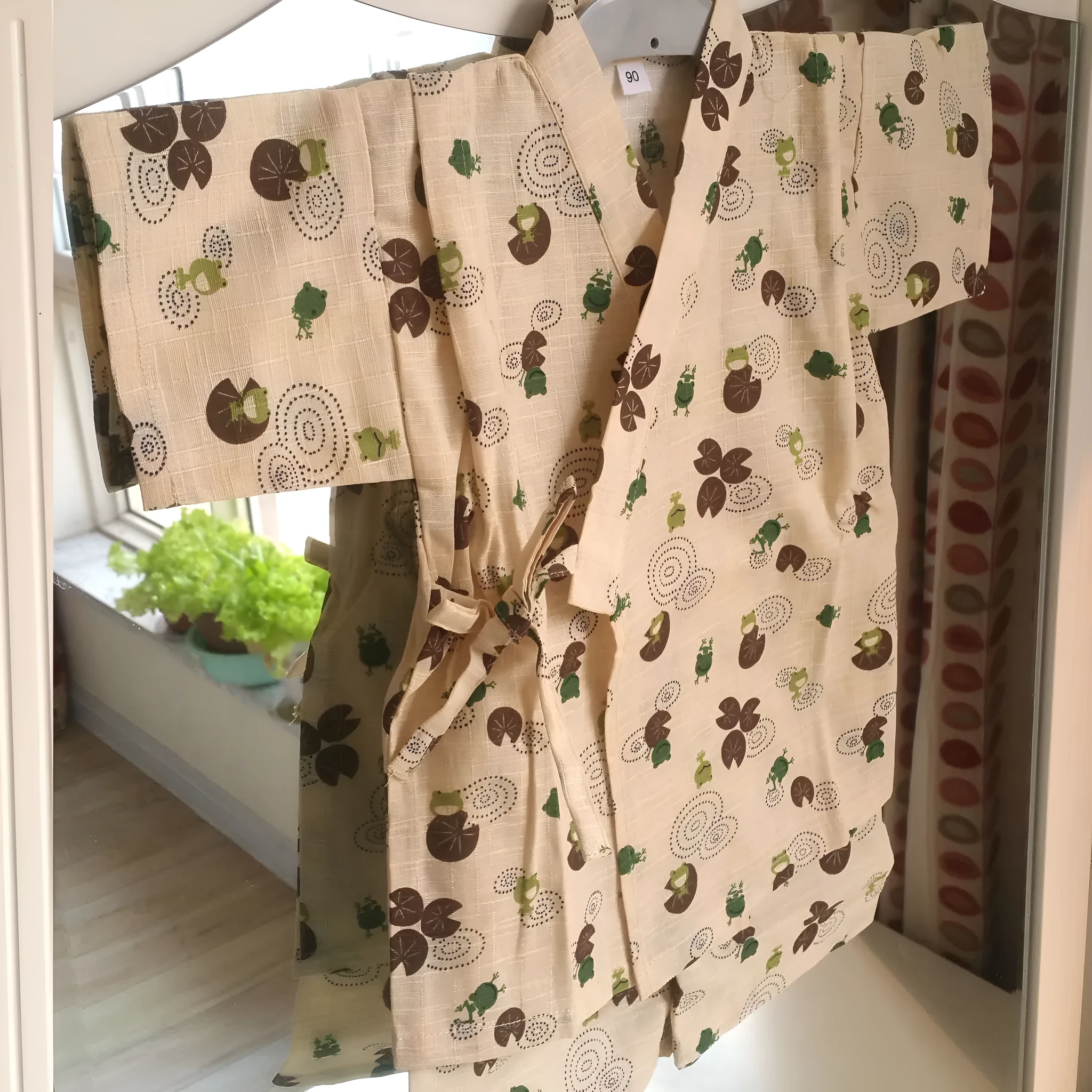 Child's beige cotton yukata with little frog print, short sleeves