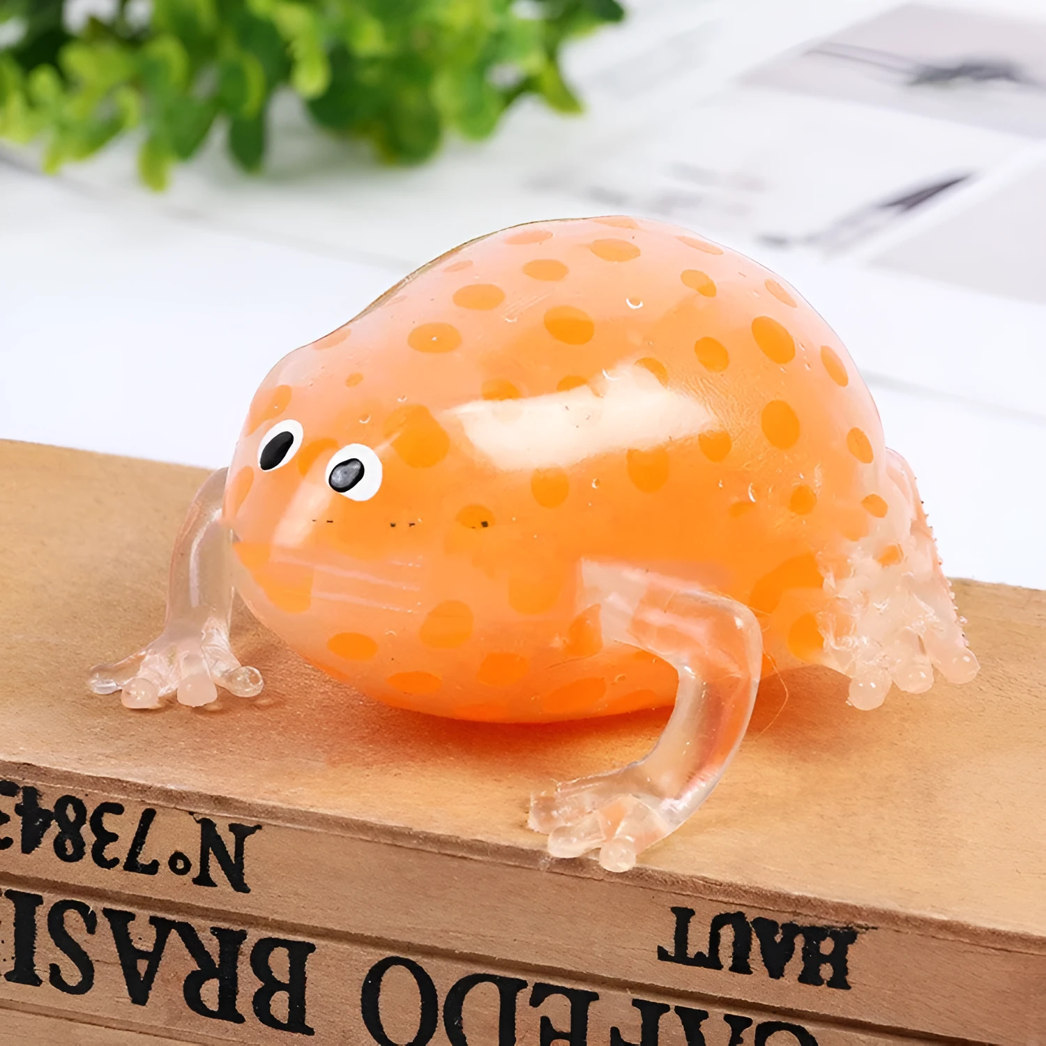 Creative colorful beads vent frog toy in mixed colours, soft squeeze toy for children aged 4 to 6