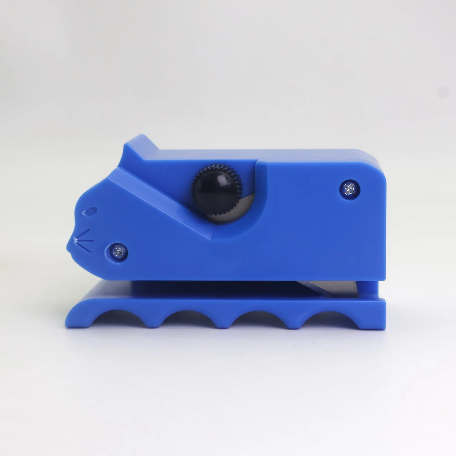 Cartoon cat-shaped corrugated paper cutting knife in red, blue, yellow, or black.