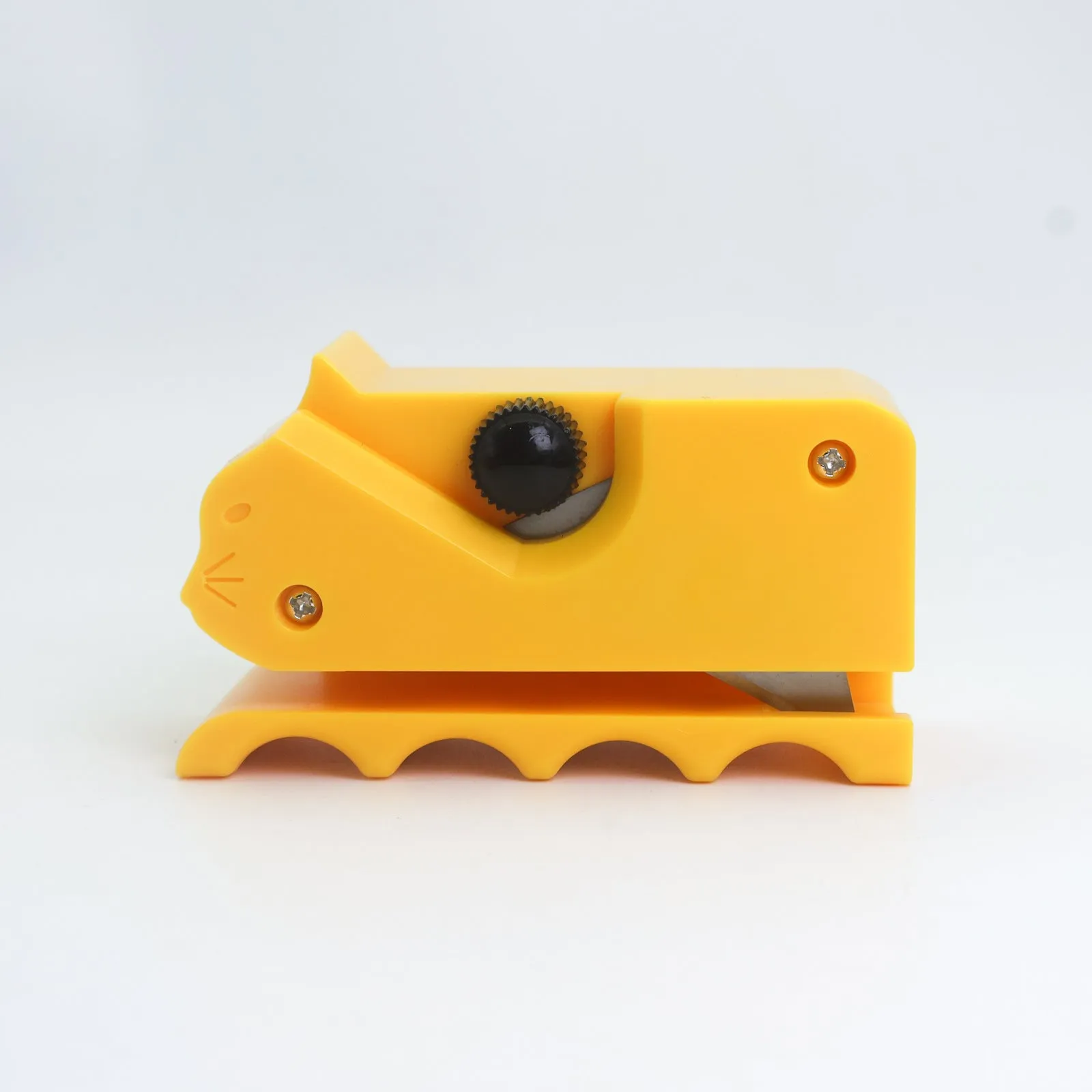 Cartoon cat-shaped corrugated paper cutting knife in red, blue, yellow, or black.