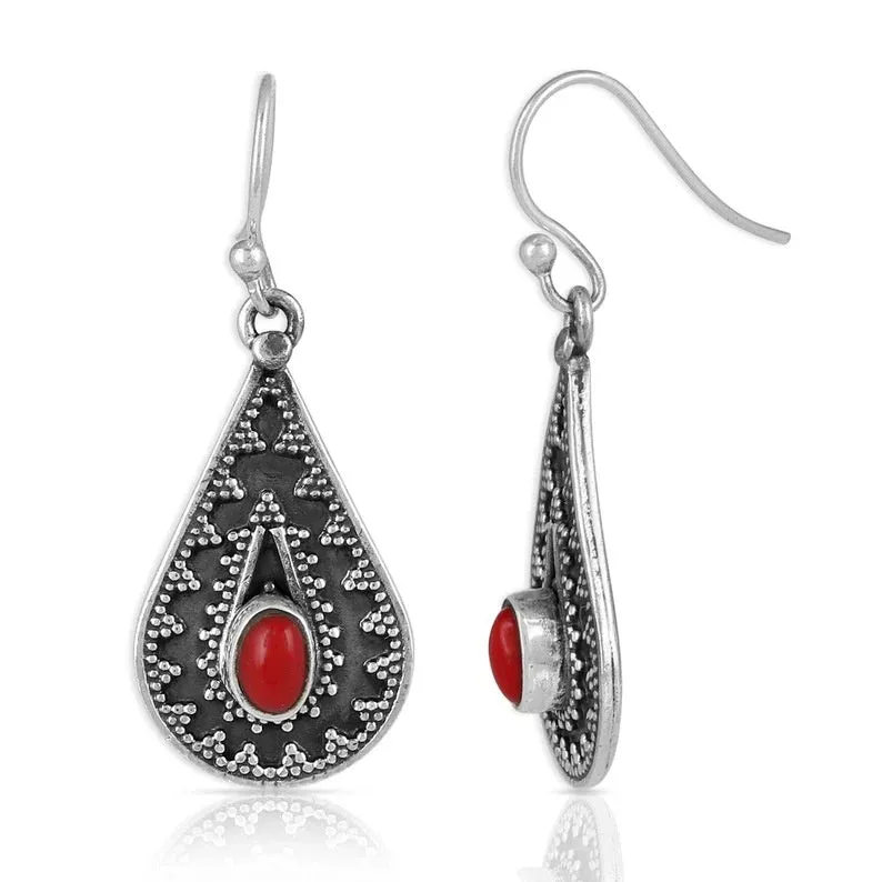 Silver-coloured drop earrings with red pine gemstones in a retro style.