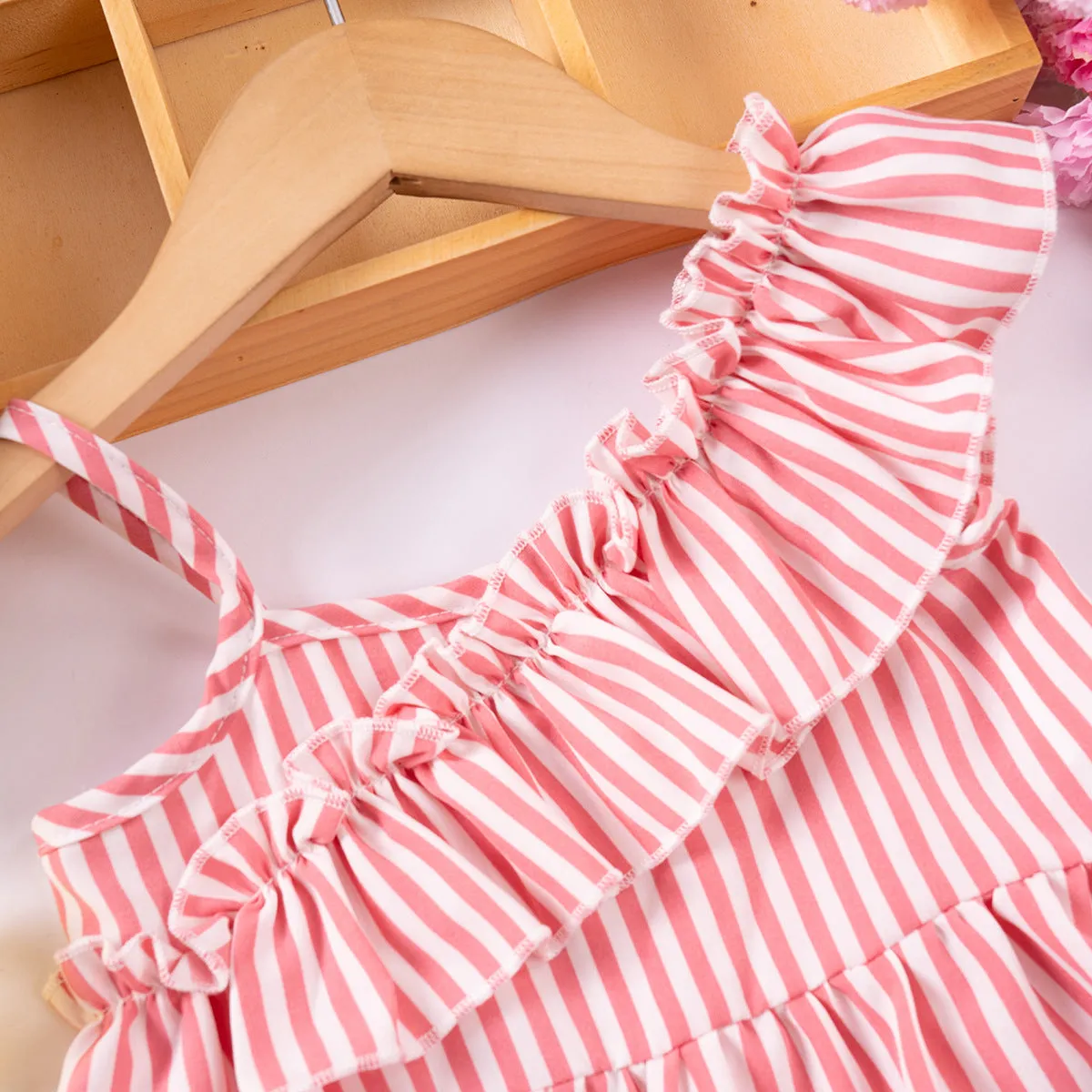 Girls striped spaghetti strap top and shorts two-piece set in emerald
