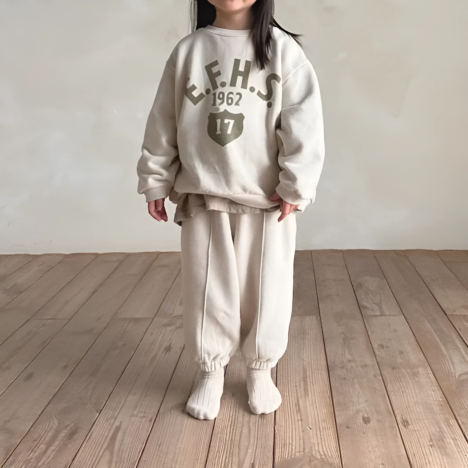 Boys and girls letter print cotton fleece sweater two-piece set in brown with pullover top and trousers