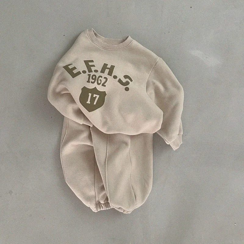 Boys and girls letter print cotton fleece sweater two-piece set in brown with pullover top and trousers