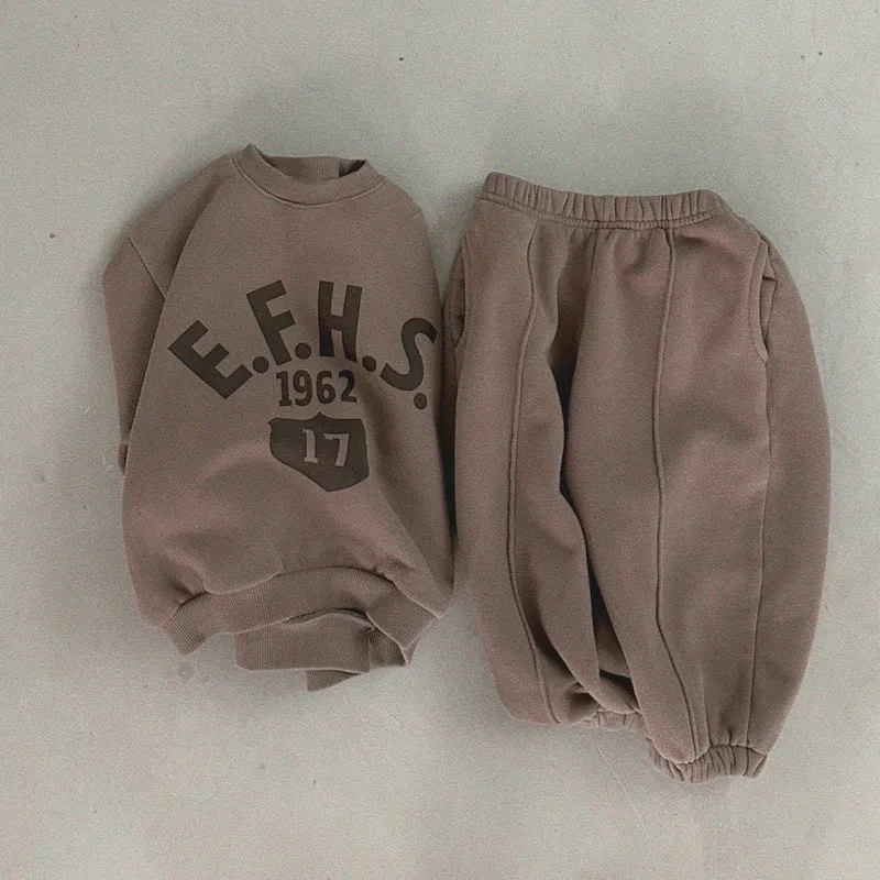 Boys and girls letter print cotton fleece sweater two-piece set in brown with pullover top and trousers