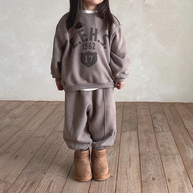 Boys and girls letter print cotton fleece sweater two-piece set in brown with pullover top and trousers