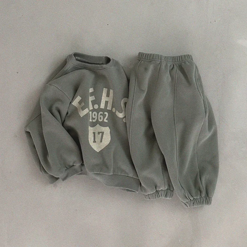Boys and girls letter print cotton fleece sweater two-piece set in brown with pullover top and trousers