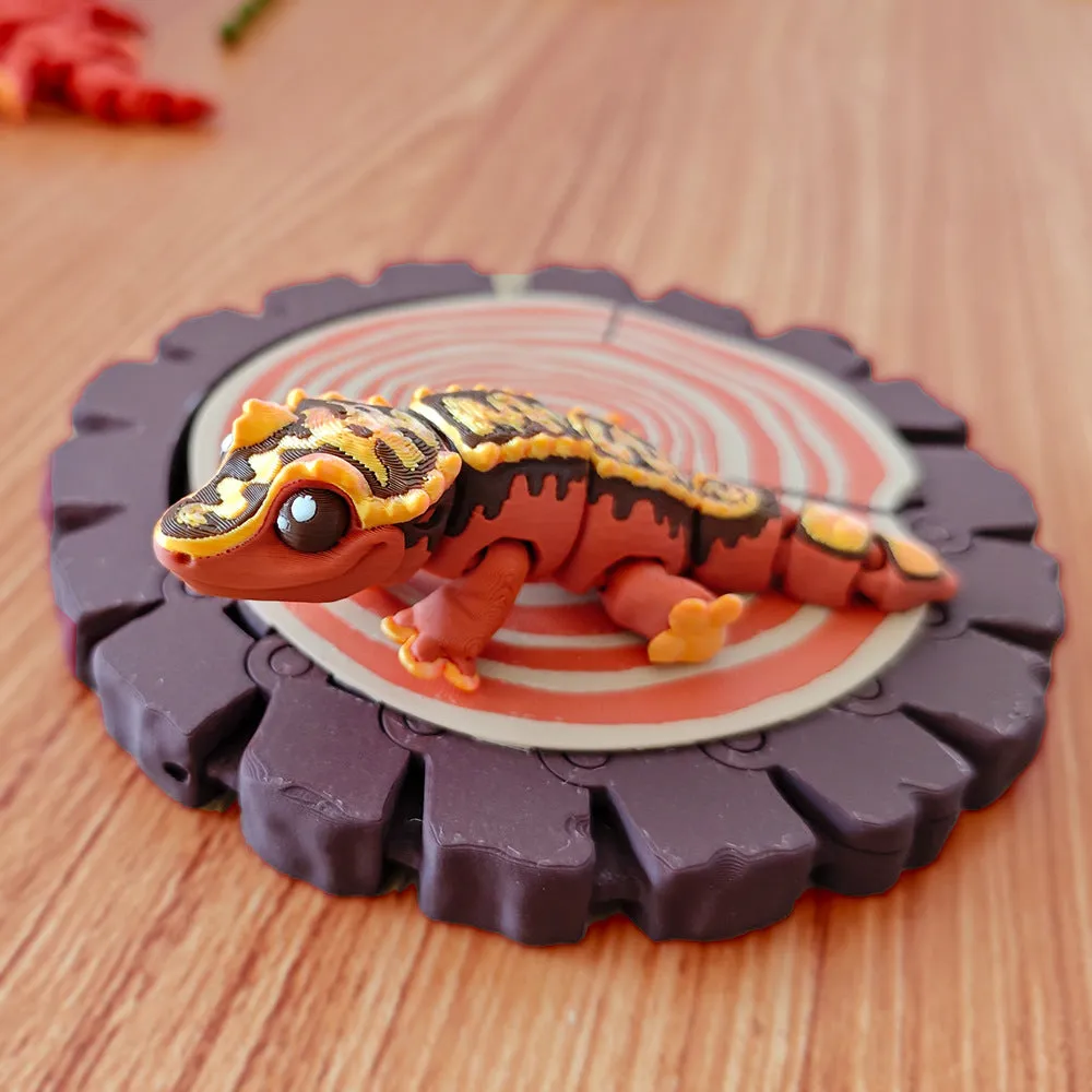 Horn guard crown hair gecko movable joint toy in plastic, 8-10cm, army green colour with poseable limbs
