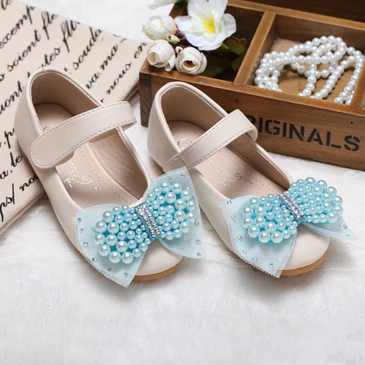 Girls' princess shoes with pearl bow, PU leather upper, flat heel, and Velcro fastening in beige white pearl colour