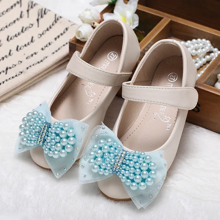 Girls' princess shoes with pearl bow, PU leather upper, flat heel, and Velcro fastening in beige white pearl colour