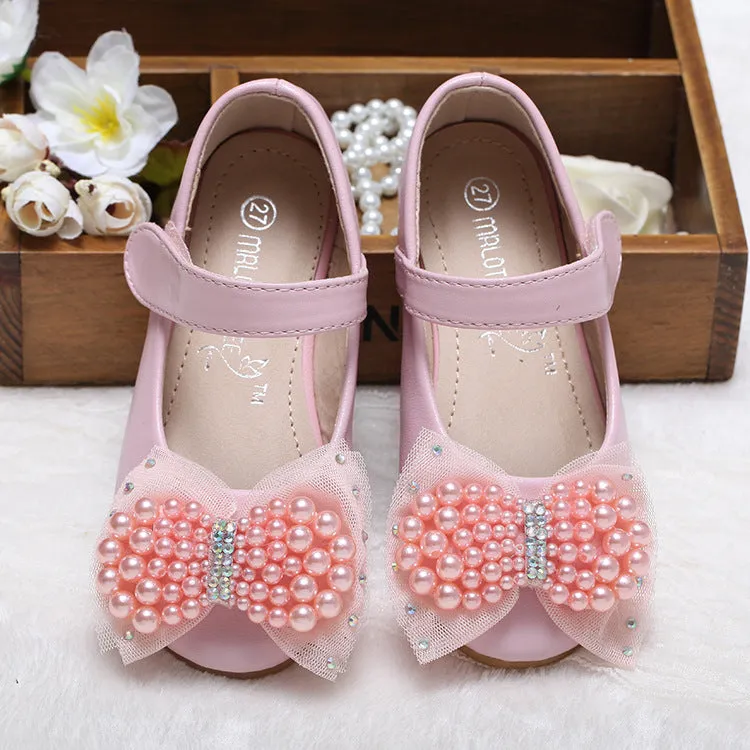 Girls' princess shoes with pearl bow, PU leather upper, flat heel, and Velcro fastening in beige white pearl colour
