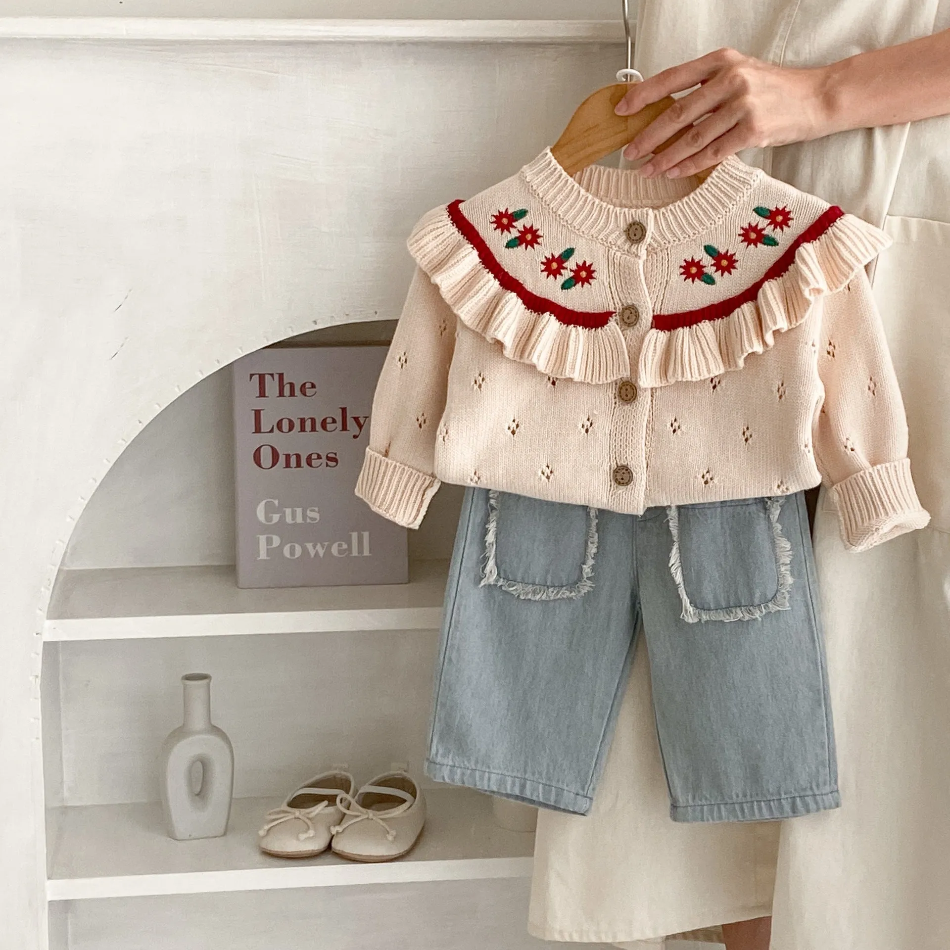 Children's cotton denim cropped pants in denim colour with burrs pocket and hairband belt
