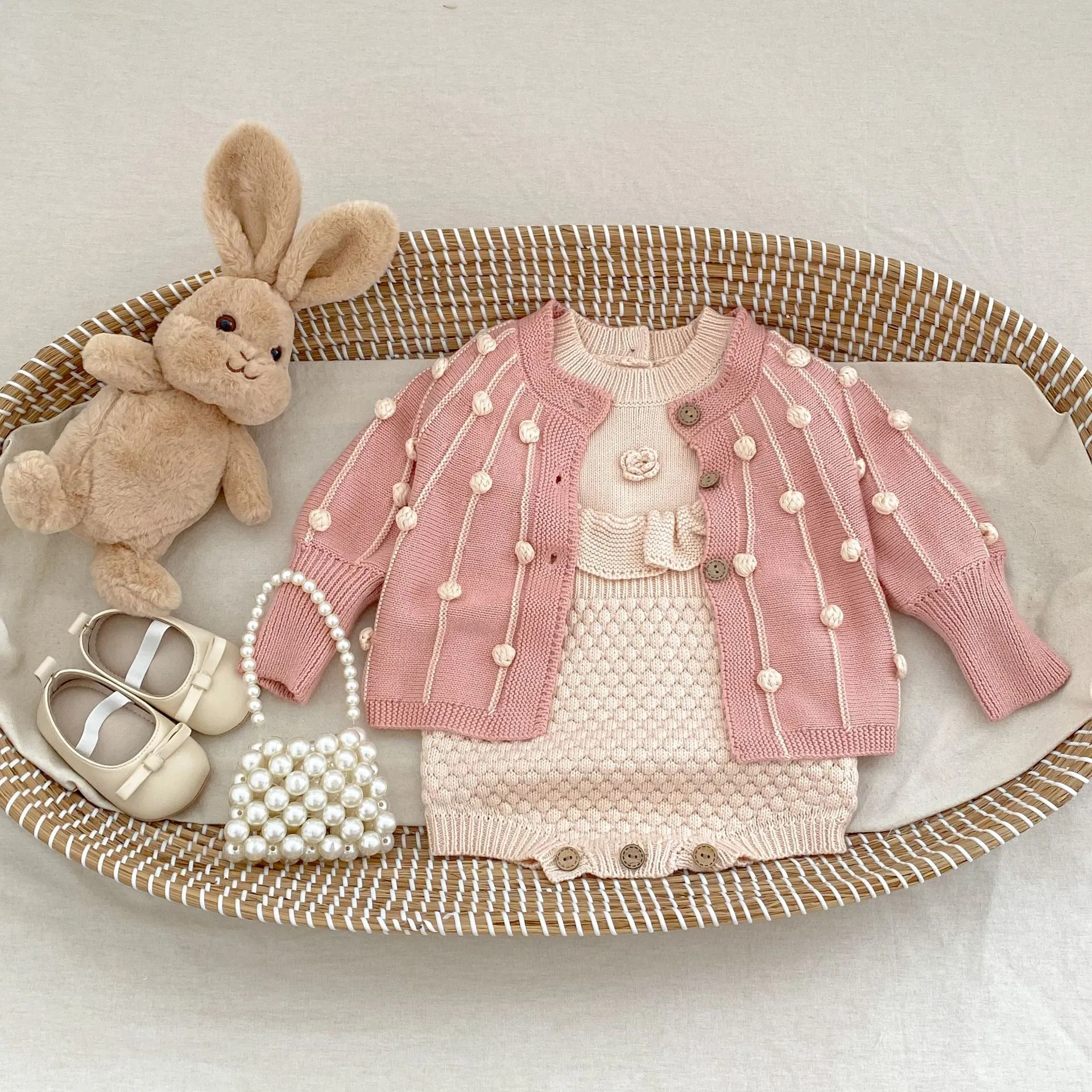 Baby hand crocheting flower pineapple plaid knitted wool long sleeve jumpsuit in stone powder for girls