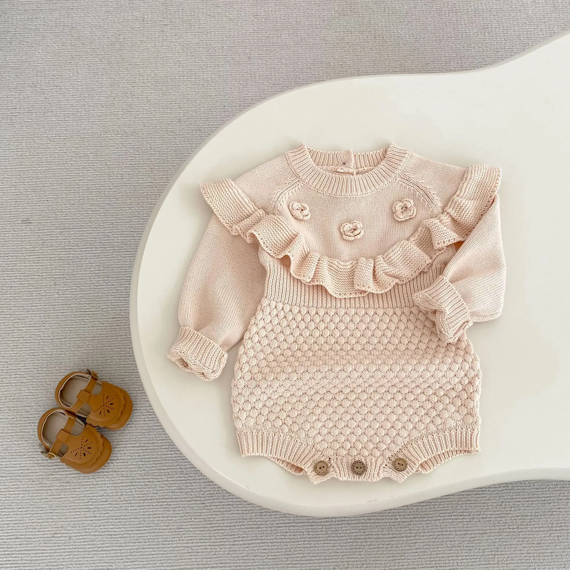 Baby hand crocheting flower pineapple plaid knitted wool long sleeve jumpsuit in stone powder for girls