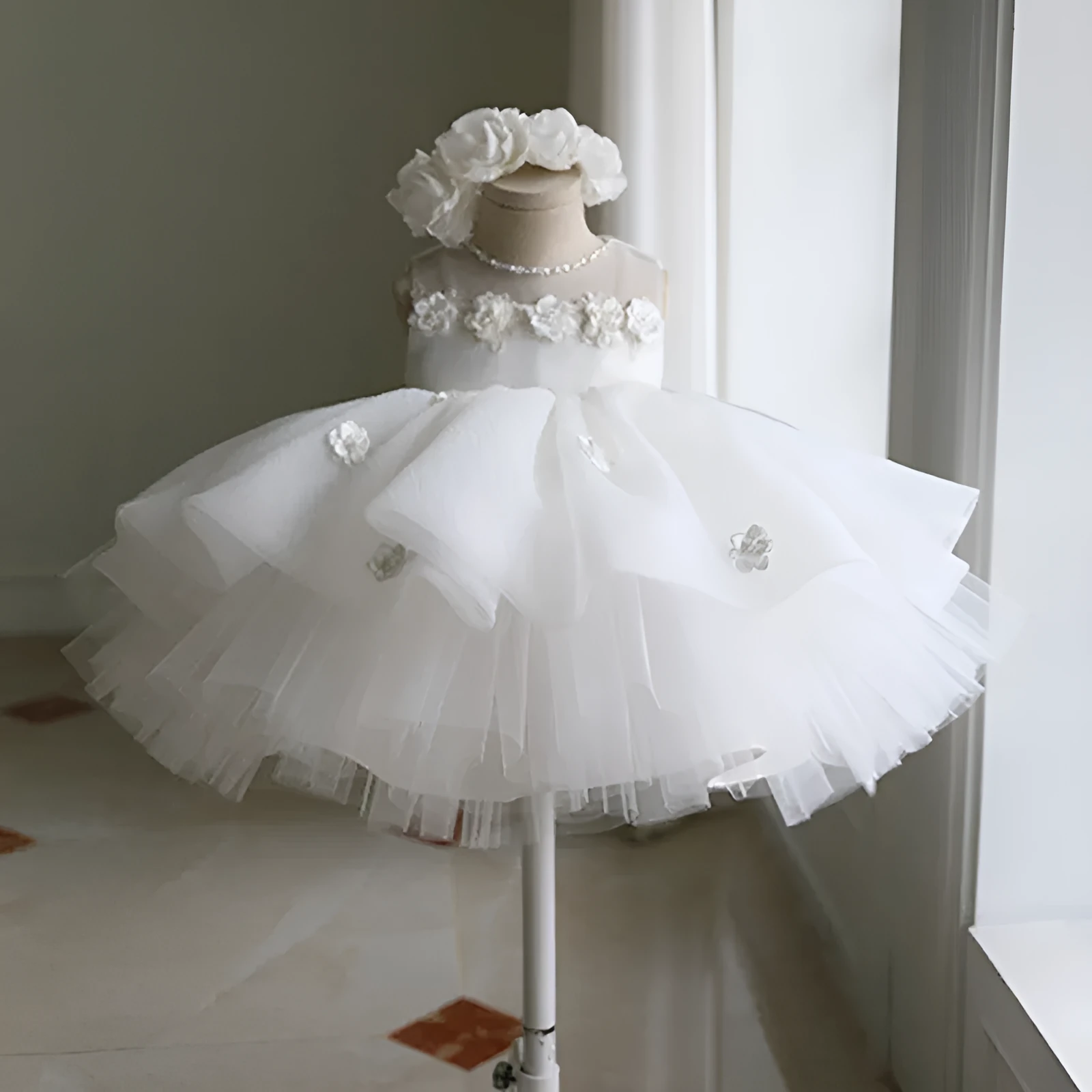 White girls dress with sweet princess style and candy details, polyester and Vinylon lining, suitable height 80-150cm