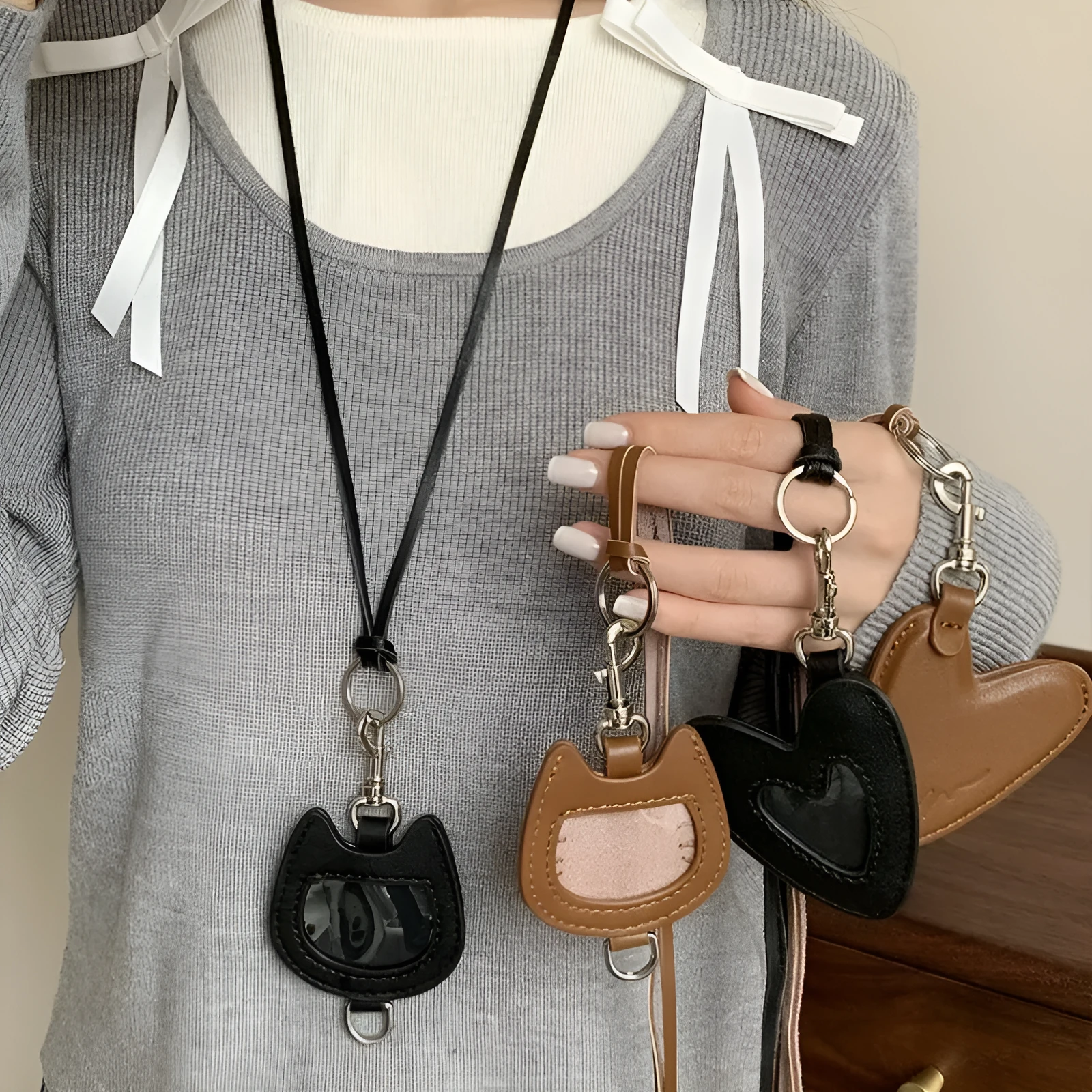 Mini coin purse necklace with heart shape, clavicle chain, black cat design, mixed materials, handmade pendant jewellery