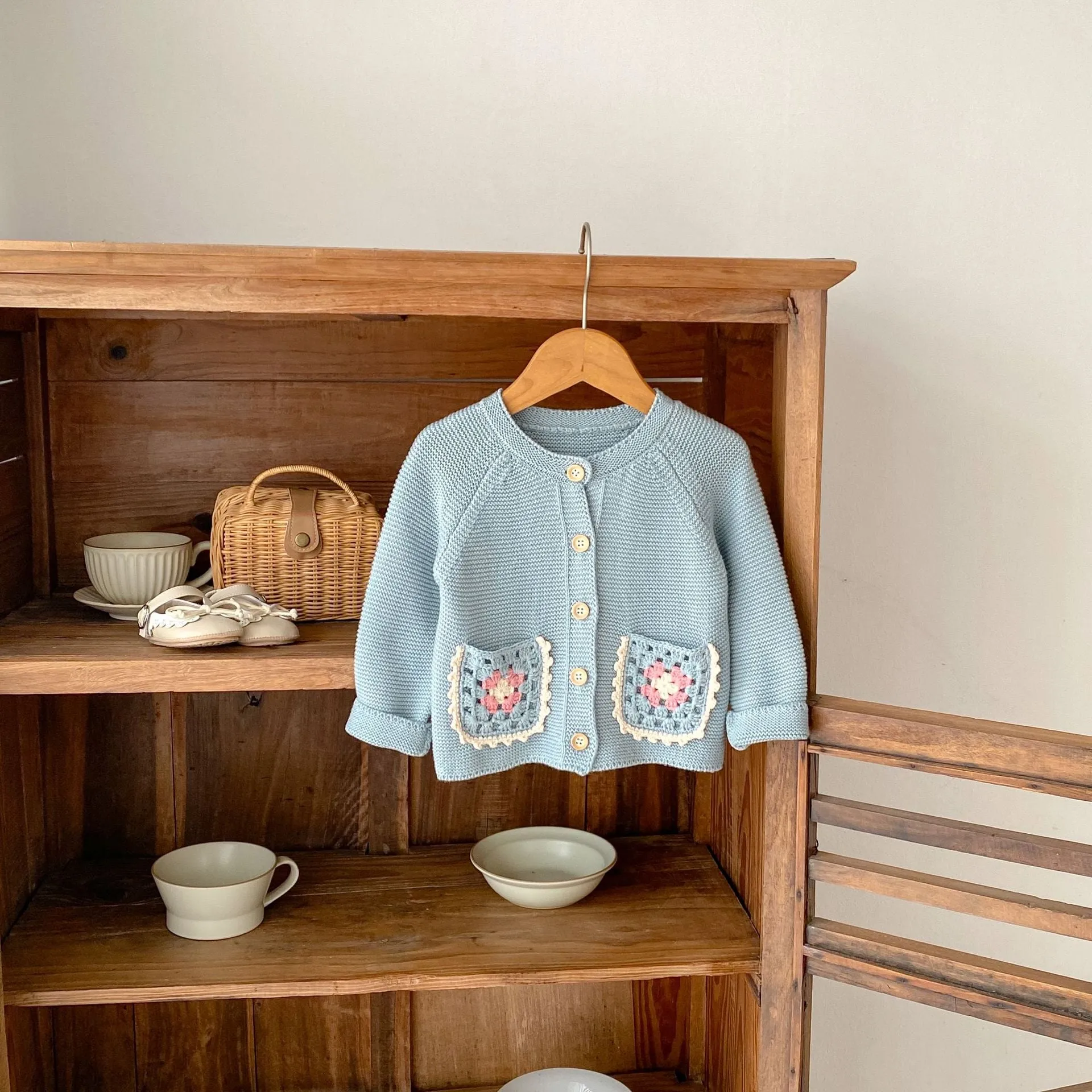 Children's Round Collar Sweater Cardigan Hand Crochet Hollow Flower Pocket Coat Smokey Blue Cotton Long Sleeve Cardigan for Girls Spring Autumn Single-Breasted Suitable Height 66-100cm Non-Hooded Trendy All-Matching Design