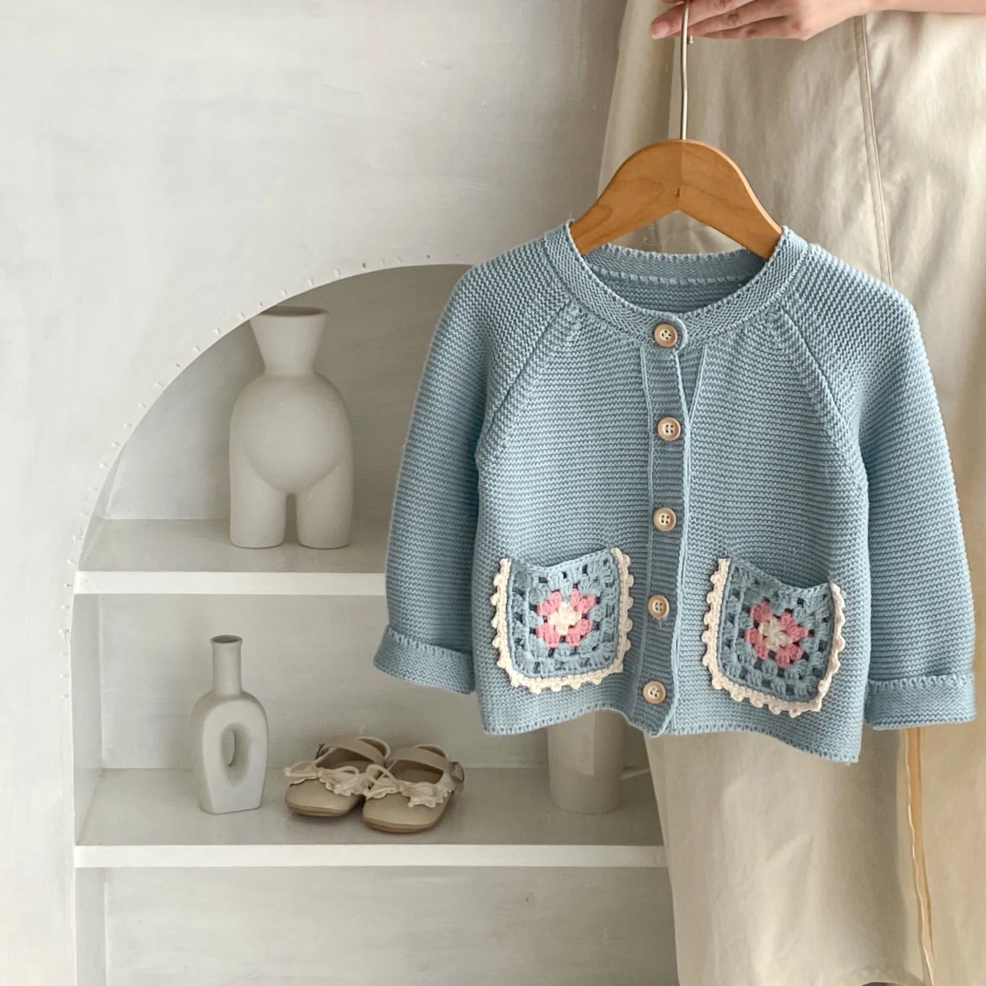 Children's Round Collar Sweater Cardigan Hand Crochet Hollow Flower Pocket Coat Smokey Blue Cotton Long Sleeve Cardigan for Girls Spring Autumn Single-Breasted Suitable Height 66-100cm Non-Hooded Trendy All-Matching Design