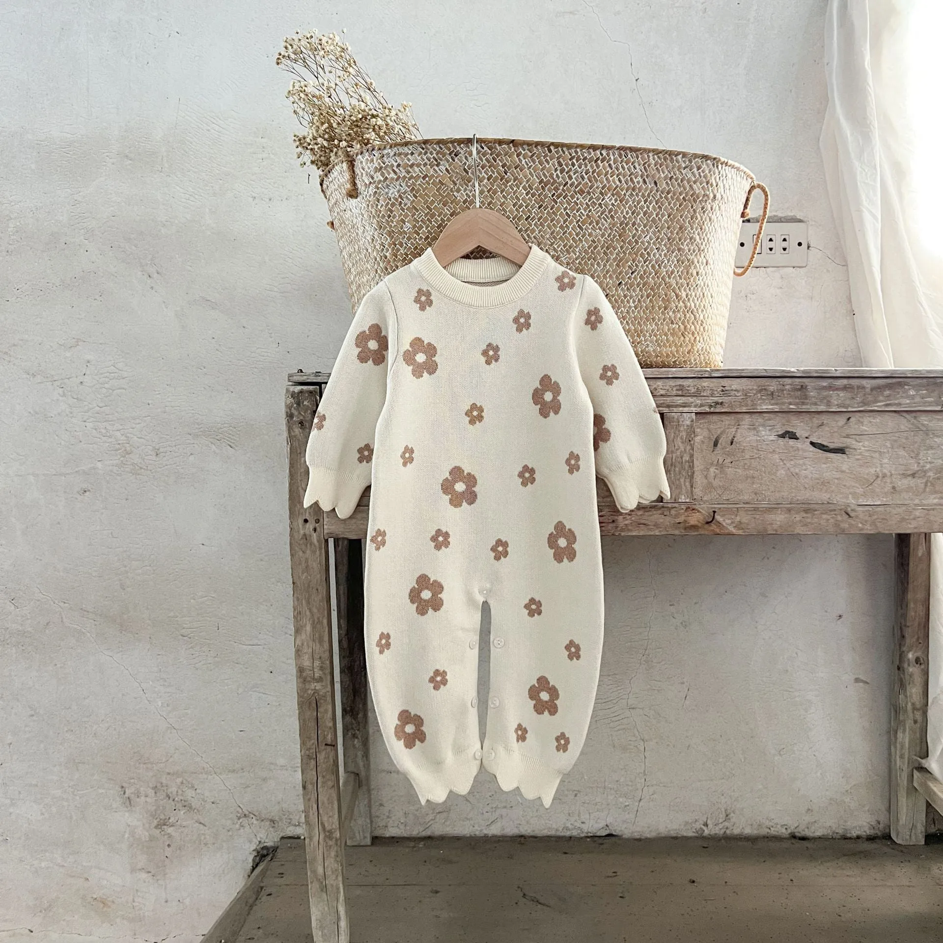 Baby romper jumpsuit in cotton with long sleeves, pink flowers pattern, side view