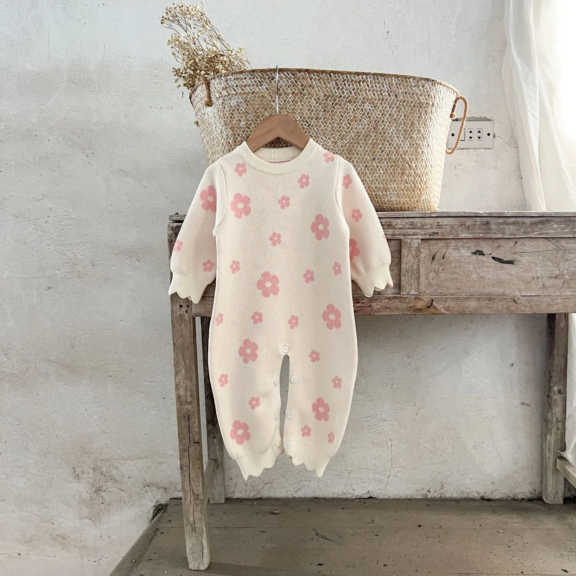 Baby romper jumpsuit in cotton with long sleeves, pink flowers pattern, side view