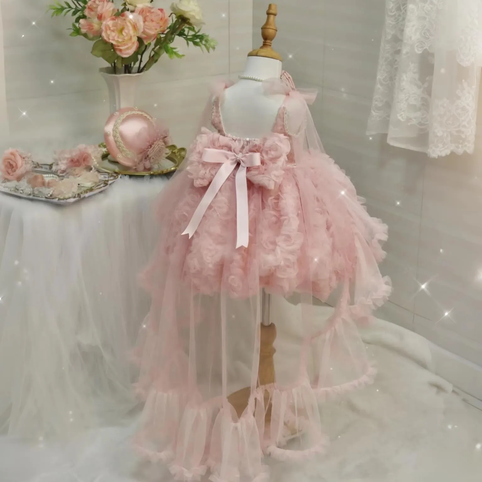 Rose princess dress made of polyester for girls, available in 90cm to 150cm height sizes