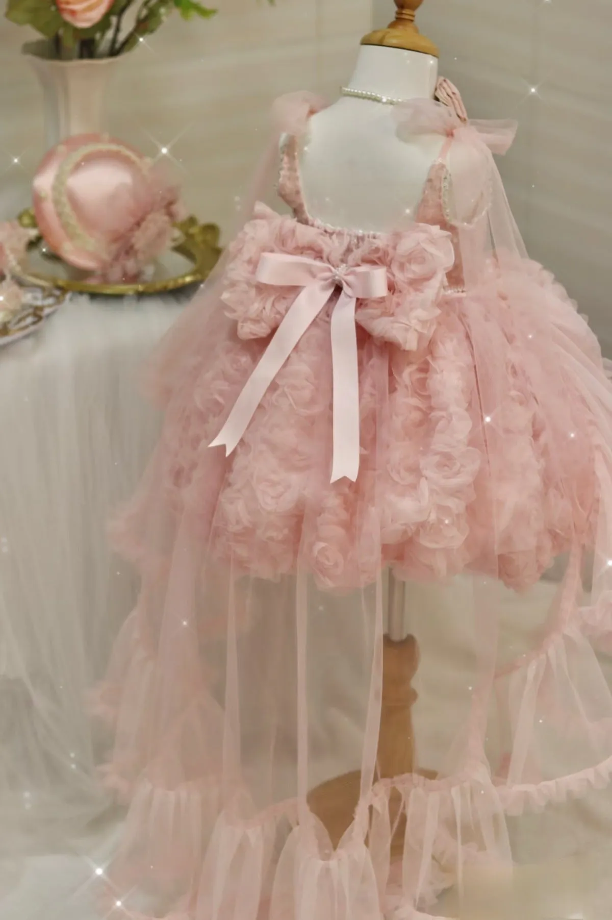 Rose princess dress made of polyester for girls, available in 90cm to 150cm height sizes