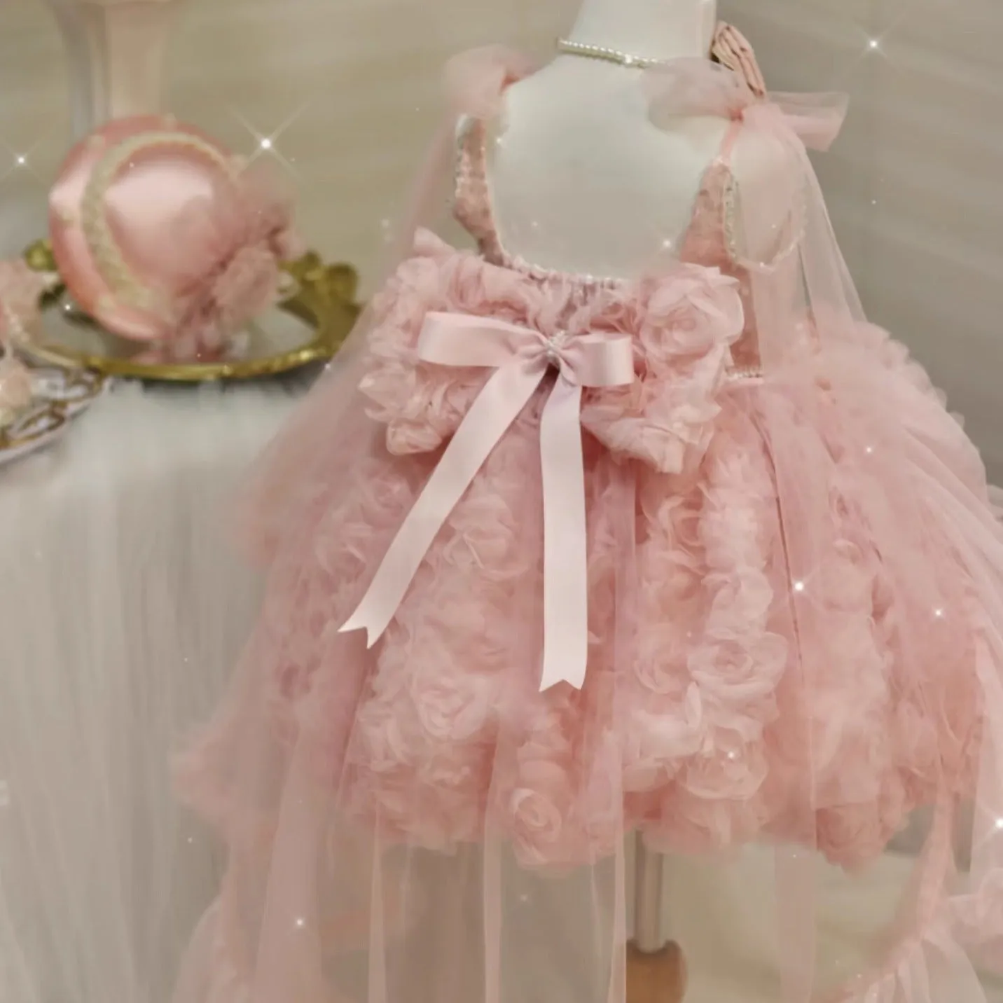 Rose princess dress made of polyester for girls, available in 90cm to 150cm height sizes