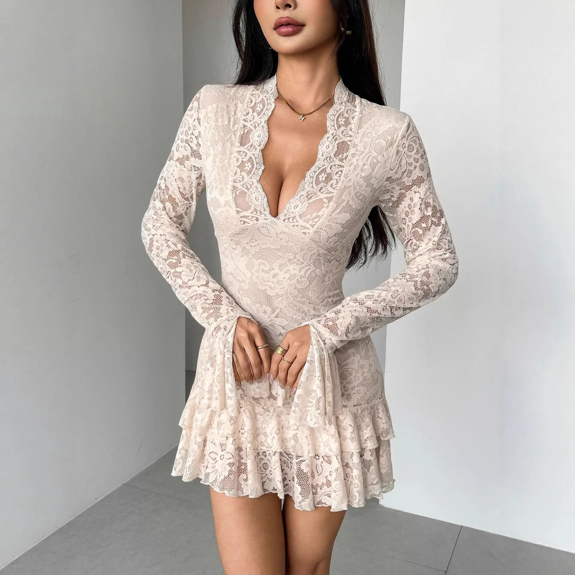 Apricot lace V-neck double-layer ruffled slim-fit mermaid dress with floral pattern and flared sleeves