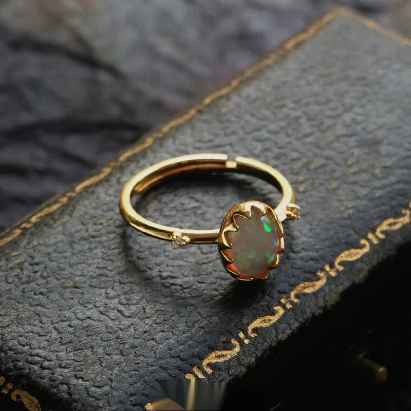 Japanese-style light wings opal pendant necklace in copper with geometric round design