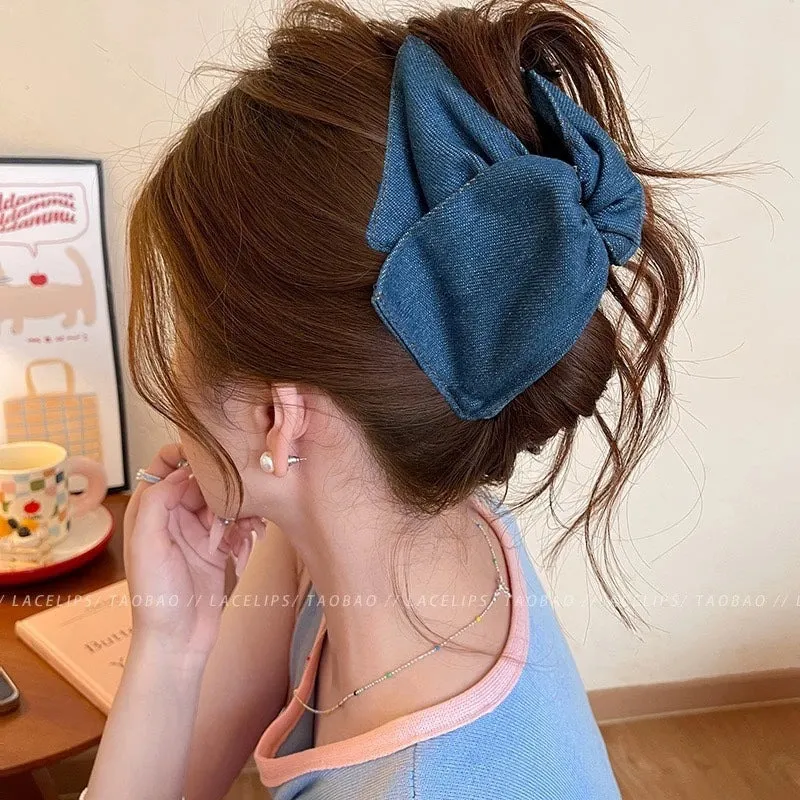 Triangle-shaped fabric and acrylic hairpin clip for women with plastic construction