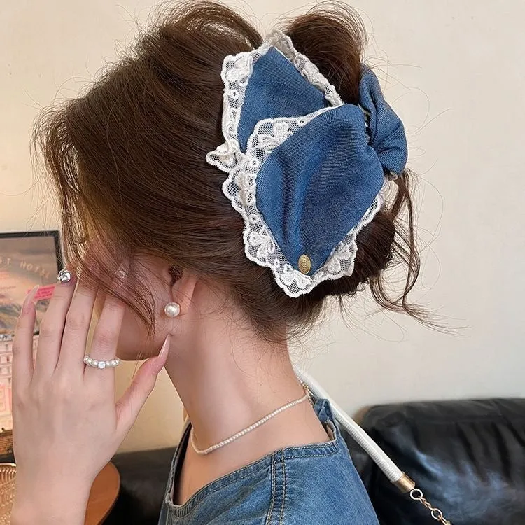 Triangle-shaped fabric and acrylic hairpin clip for women with plastic construction