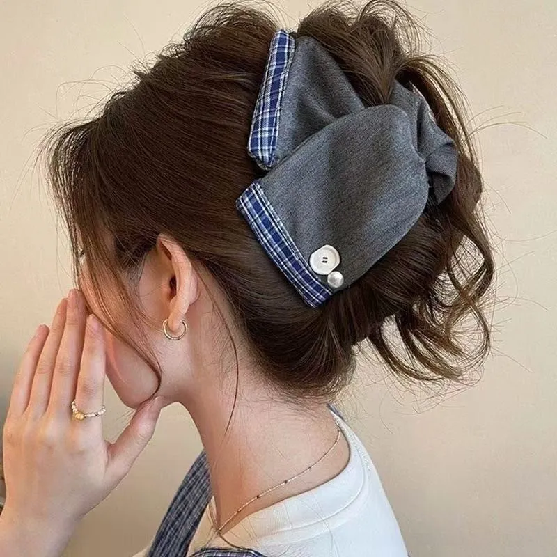 Triangle-shaped fabric and acrylic hairpin clip for women with plastic construction