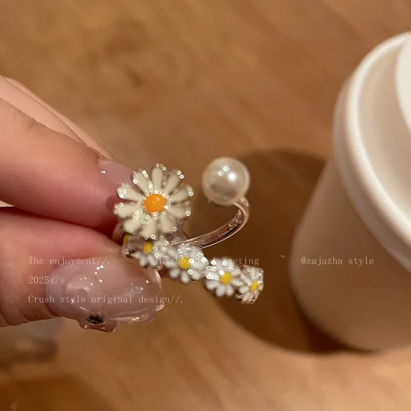 Women's copper opening ring with electroplated finish in daisy pearl and plain styles