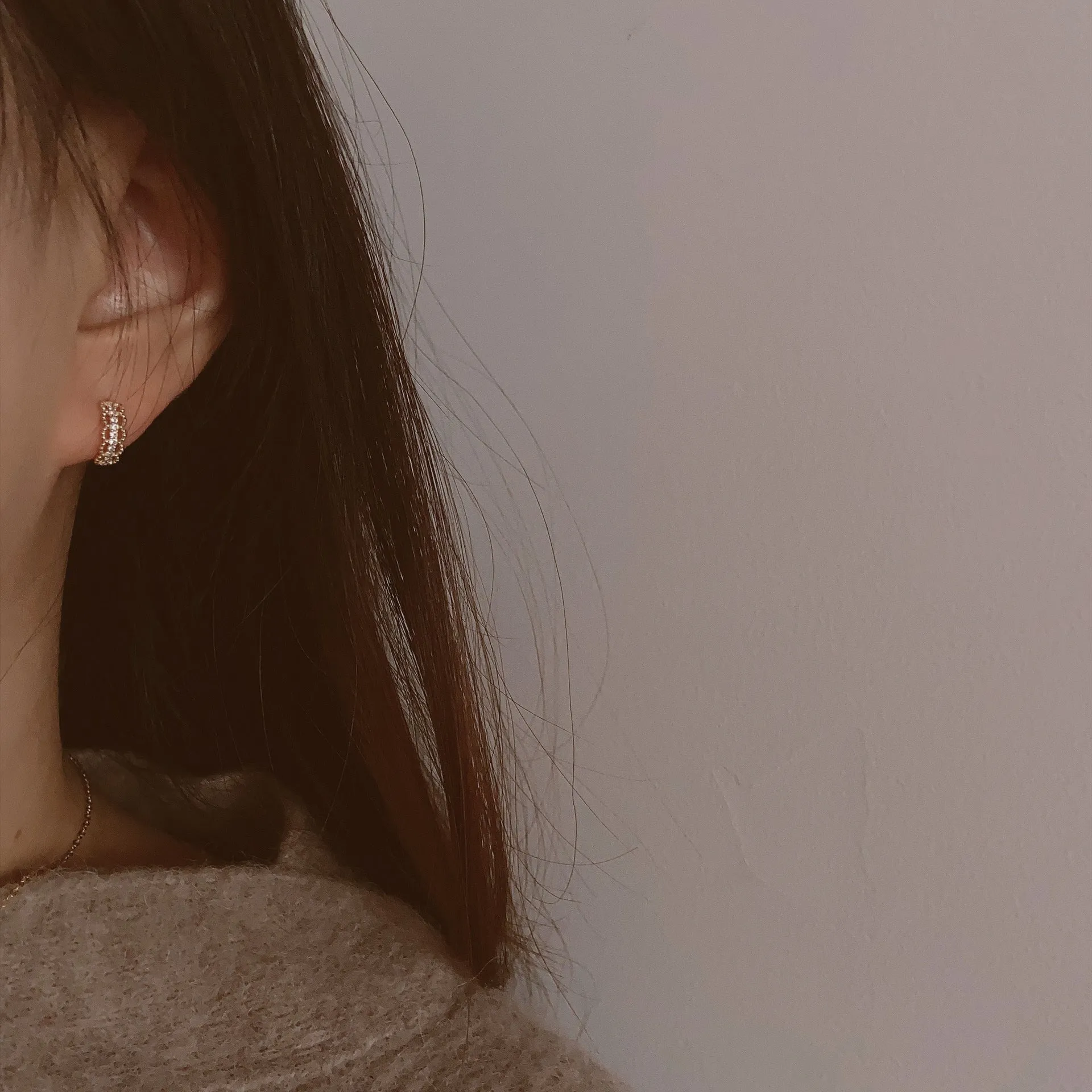 Small lace pattern clip earrings in 925 silver with gold or platinum colour electroplated finish