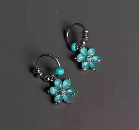 Galvanised geometric Chinese-style earrings with petal elements in zinc alloy