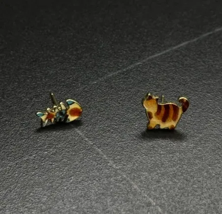 Galvanised geometric Chinese-style earrings with petal elements in zinc alloy