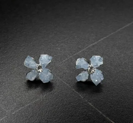 Galvanised geometric Chinese-style earrings with petal elements in zinc alloy