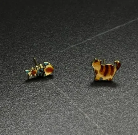 Galvanised geometric Chinese-style earrings with petal elements in zinc alloy