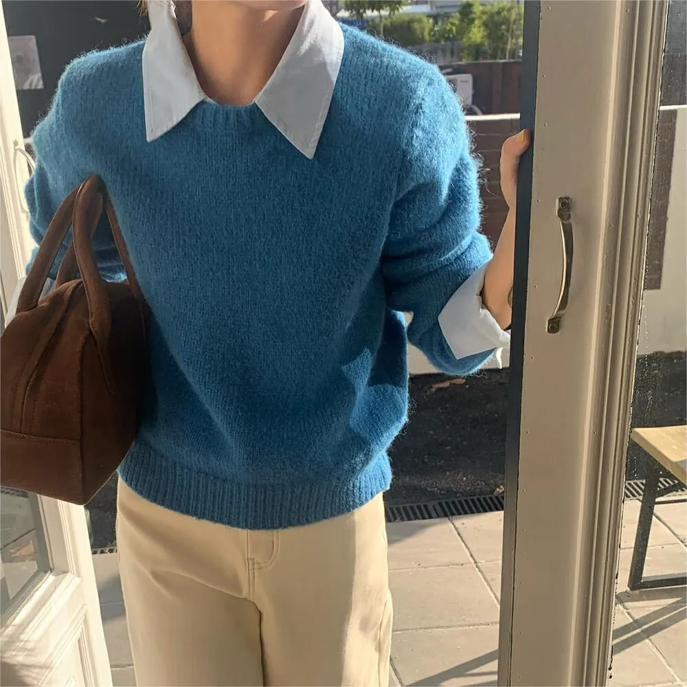 Women's loose knitwear top in navy blue with long sleeves and solid colour design