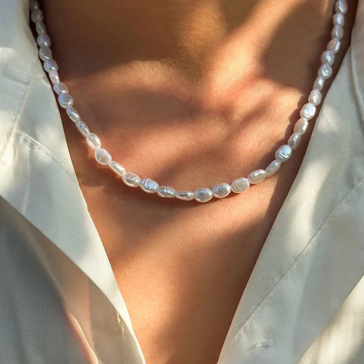 White U-shaped imitation pearl necklace for men with adjustable chain