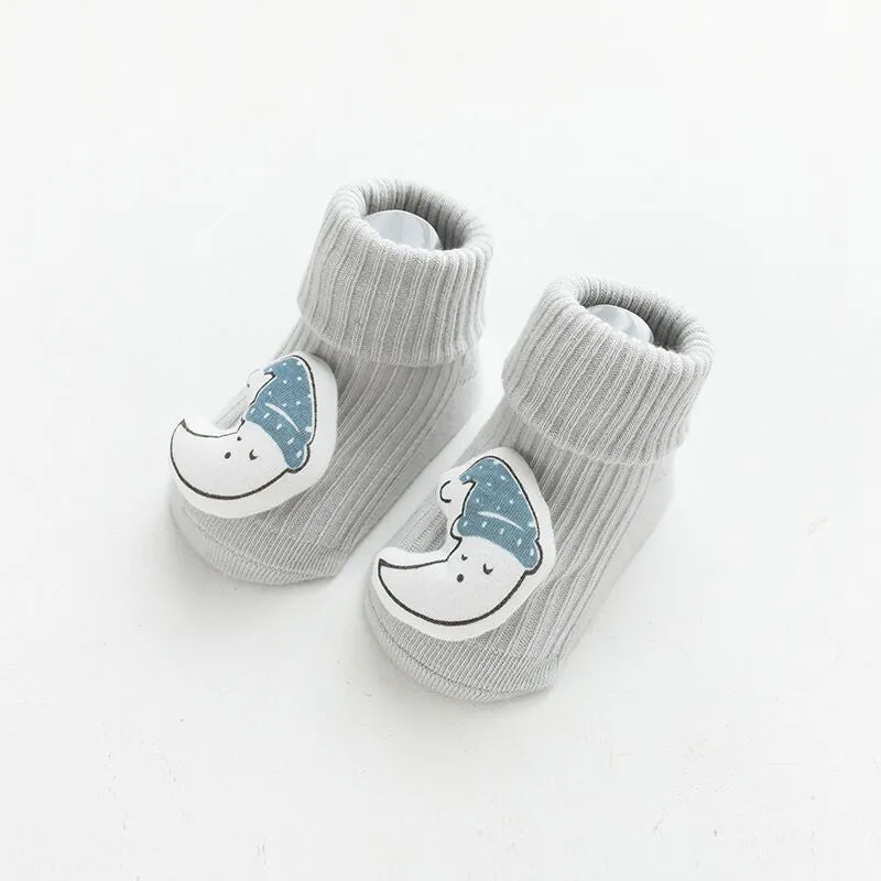 Baby socks with anti-slip dispensing glue in combed cotton, shown in multiple colours including blue bear print and pink cat.